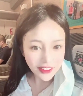 众多美女表演咬技认真吃鸡的小姐姐最迷人
