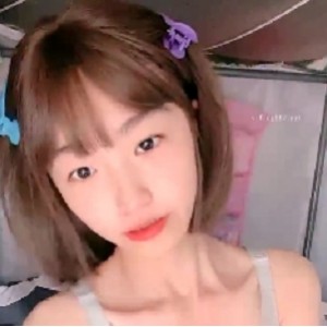 蜜桃传媒【呜崽酱】高颜值大兔寝室露出