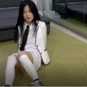 美束映画：清纯美女小狐狸的新作目击者2V1258M