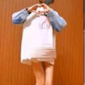 抖音钰儿舍得妹边跳边脱