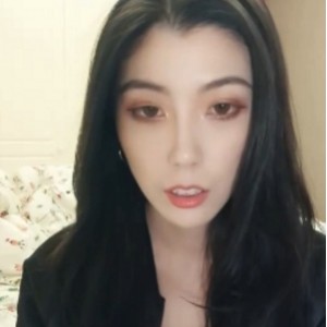 卡哇伊主播cccllll**首秀1V2G百度云售价10软妹币