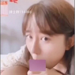 极限运动校园活动：围观球场上的狐狸尾巴飞舞