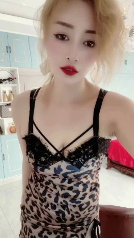 刘大美人定制福利小合集，18V815MB百度盘多重压缩，失效不补，数十个视频等你来欣赏！