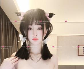 御姐魔女小可爱兔三岁：颜值炸裂身材炸裂，短视频图集露脸YD