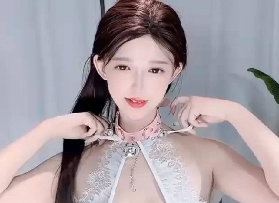 道具秀+stripchat+绝美女神+Yoveici_ao+1V558M+12分48秒+，美颜强大，现实与视频反差大！