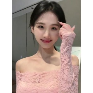 抖音红人裴南苇最新合集4V67M，线下自拍，图集24张，短小精悍！