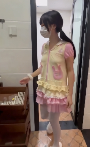 转载搬运百度盘补光小妹子李萌最新合集10V13.7G，自拍资源丰富