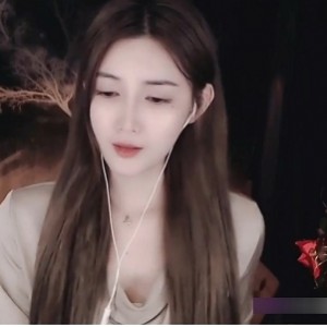 精彩视频虎牙小太阳贼小助眠合集33V2G，灵动表情与宠物猫温馨互动