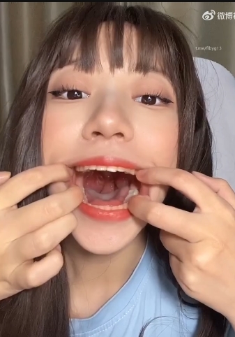 INS口腔女神视角合集38部4G这反差感绝了