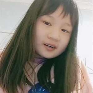 麻酥酥纯欲天花板云盘福利1V15P樱花粉嫩