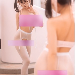 推特幼水铃衣蜜桃紧身热舞65部28G汁水横流