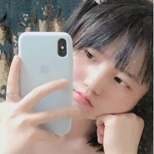 清纯诱人露露互动泄密视频32部523MB推特