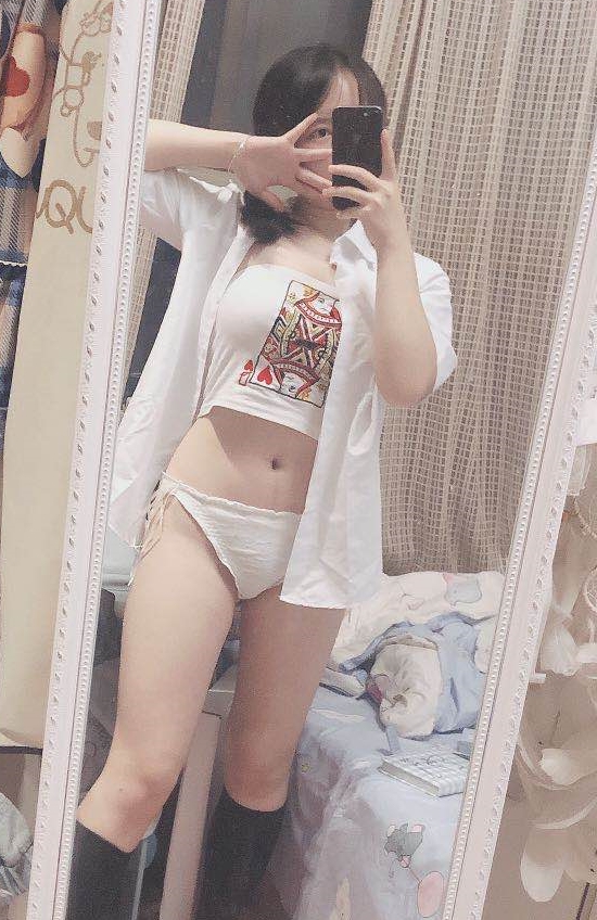 清纯诱人露露互动泄密视频32部523MB推特