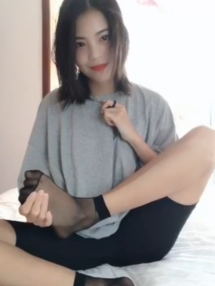 易直播木子美足秀场单场0.4G玉趾生香