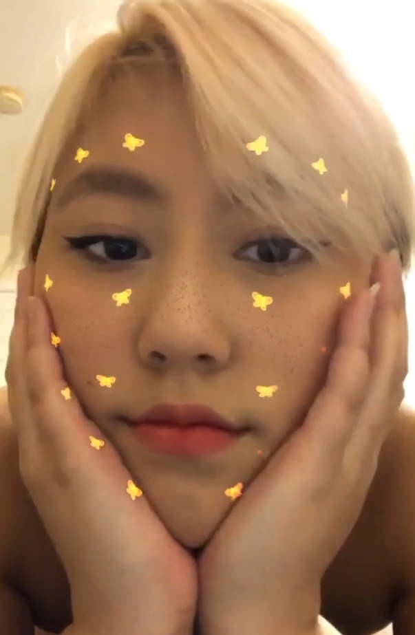 raisinslut亚裔女神怼脸特写1.53GS曲线太撩人