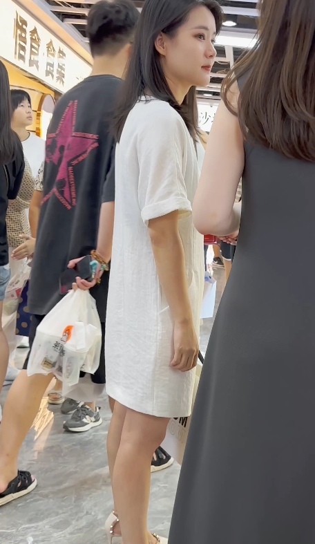 白色长裙少妇KFC单部绝美287.3MB微透无痕