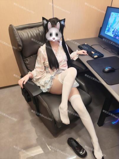 小黑屋xujiu2003浙江三人游白丝JK运动35连拍5.4G二度开花了