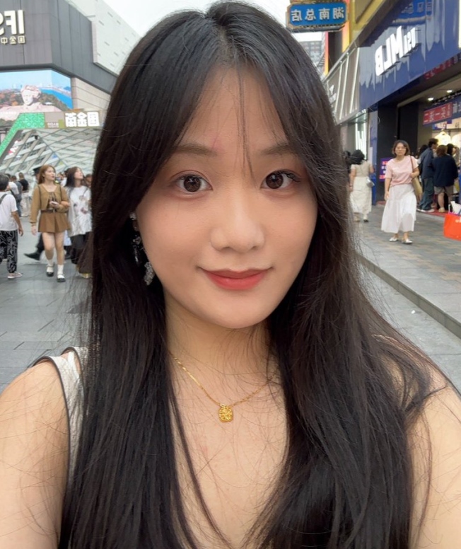 依依小红书福利反差照合集50部50G太诱惑了