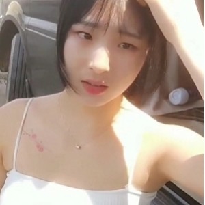 直播女友为爸爸户外跪式安慰猎奇视频1部283M太野了
